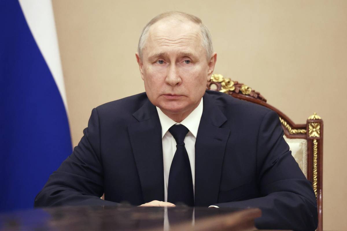 Putin torna a parlare: "Rivolta senza futuro". Shoigu si mostra in tv. Biden: stiamone fuori