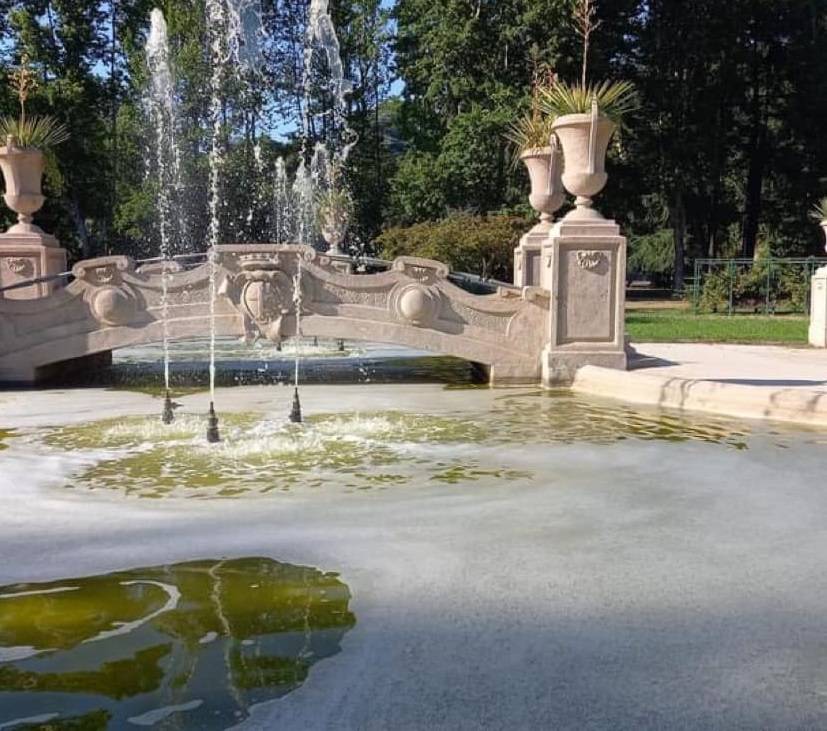 La fontana vandalizzata a Novara