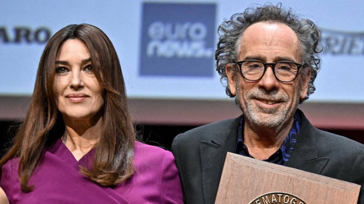 "Lo amo...". Monica Bellucci rivela la relazione con il regista Tim Burton