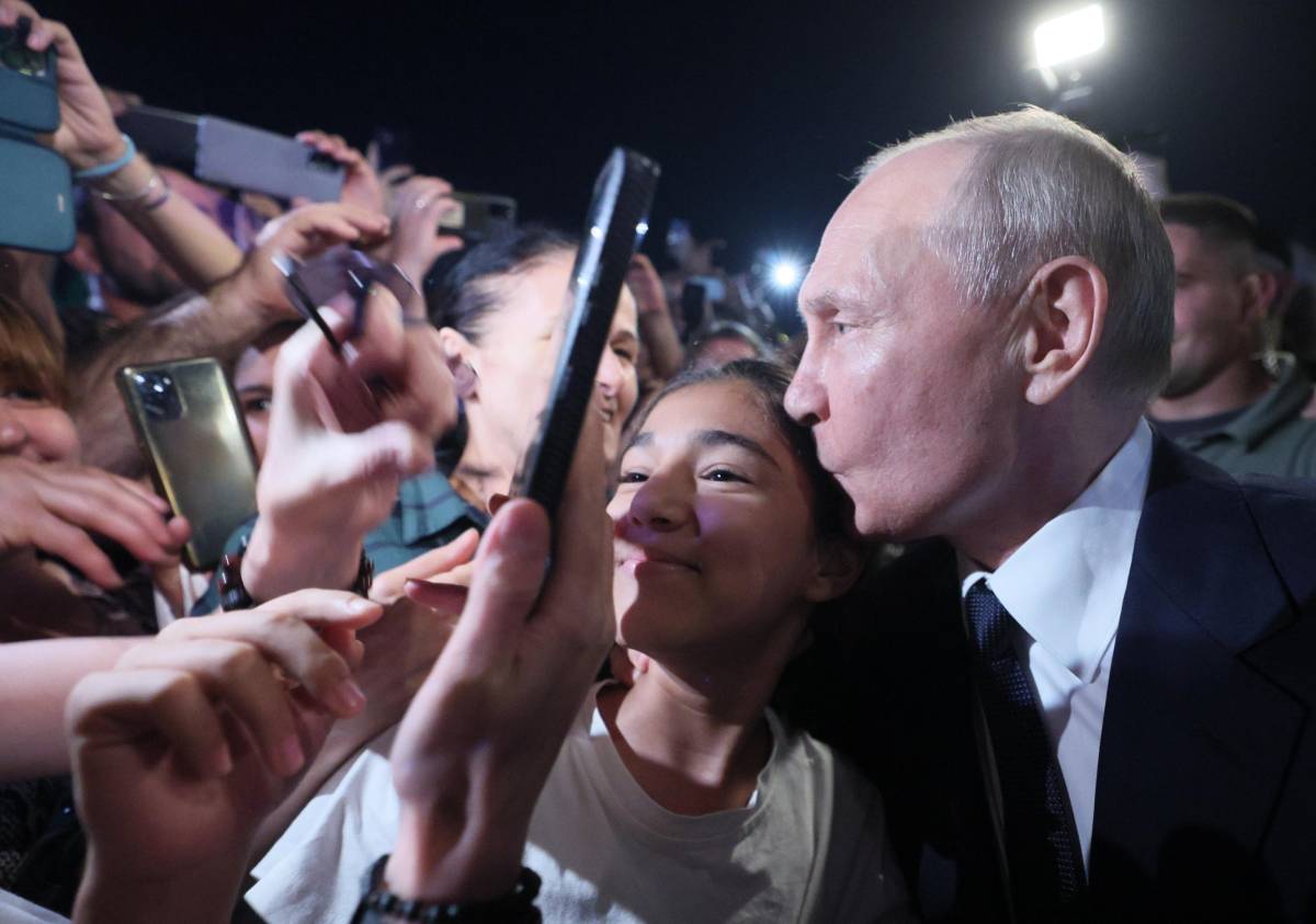 Putin in Daghestan con bagno di folla. Purga su Prigozhin. "Non si sa dove sia"