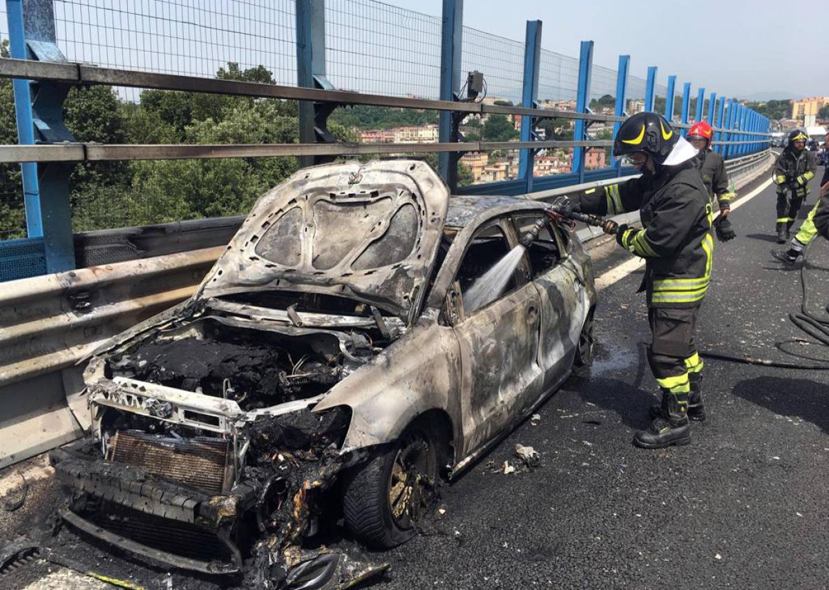 Auto prototipo esplosa, morto anche il tirocinante