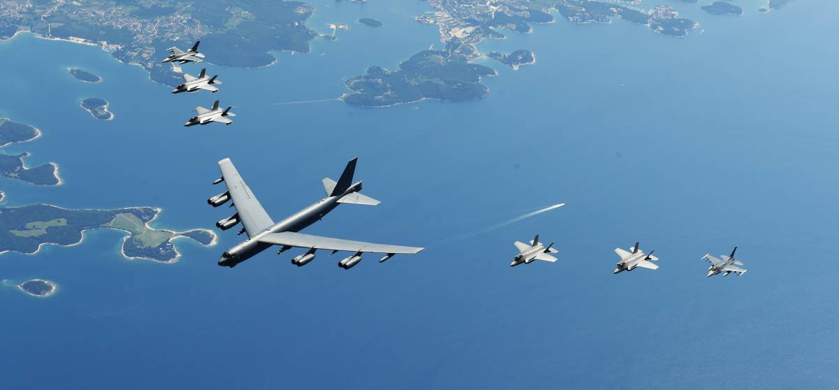 Bombardiere B-52H vola in Corea: cosa svela l'avvertimento Usa