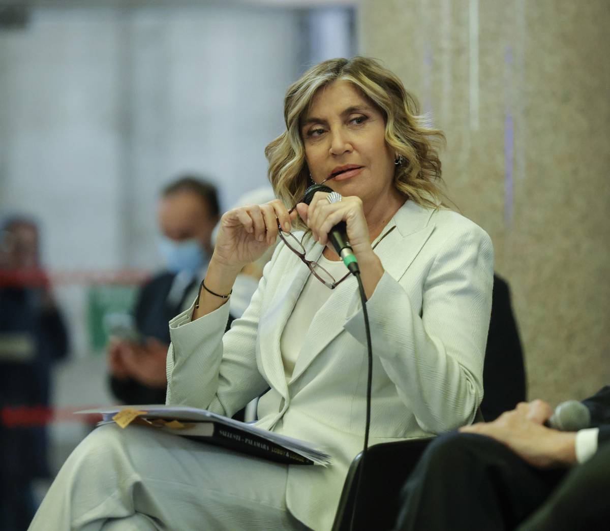 Al via la sfida dei salotti tv con le squadre "rimescolate"