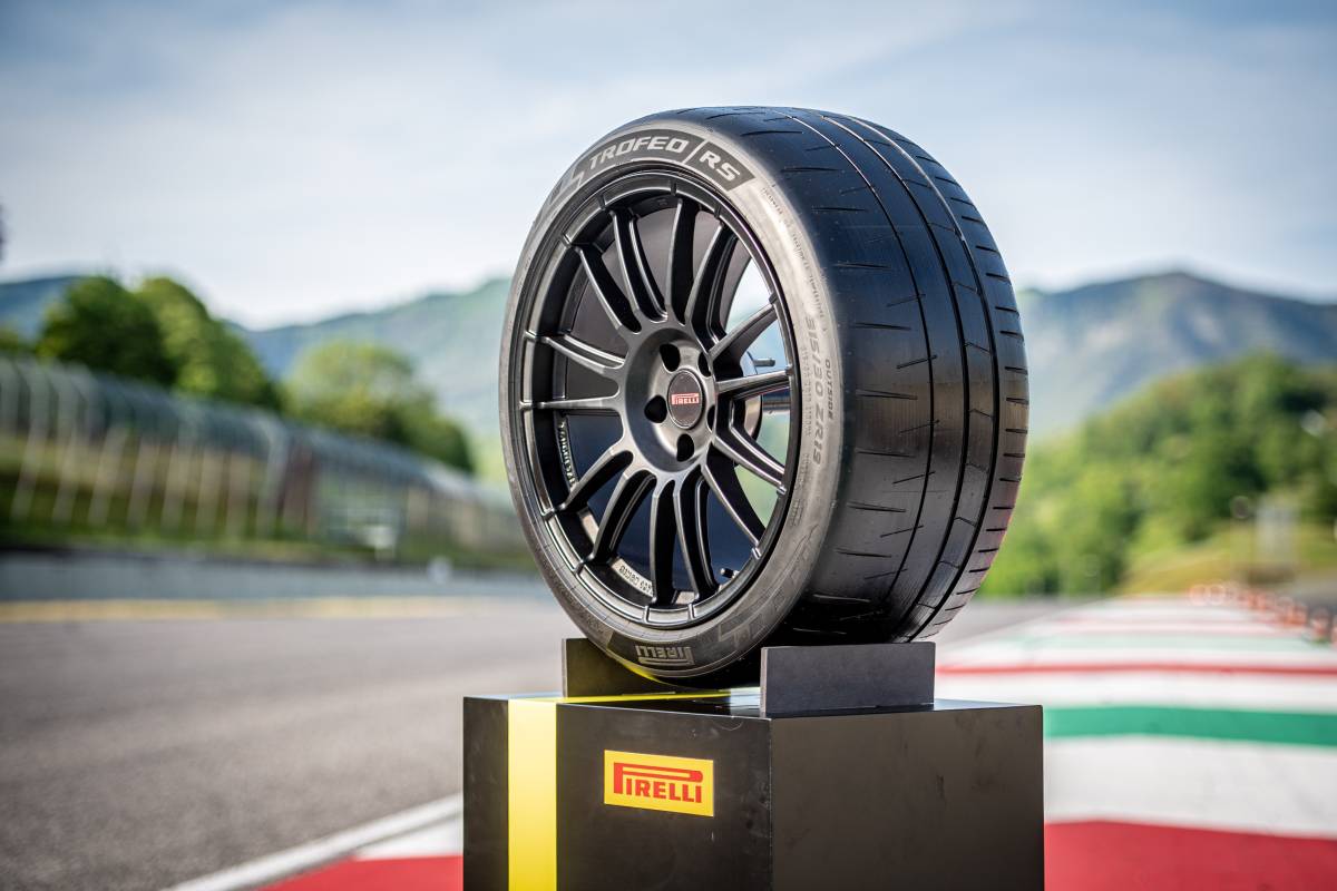 Pirelli P Zero Trofeo RS, sviluppato per le supercar