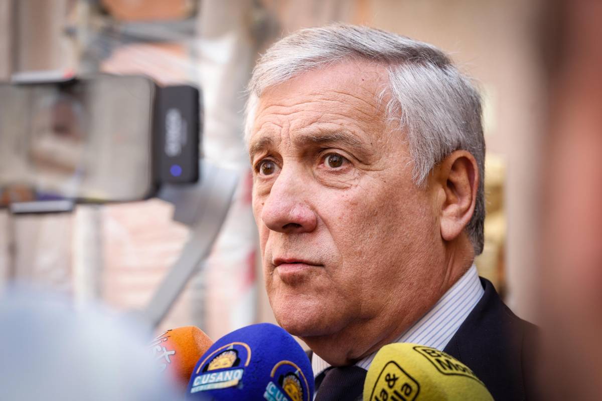 Forza Italia, il comitato di presidenza propone Tajani alla guida: "Candidato unico"