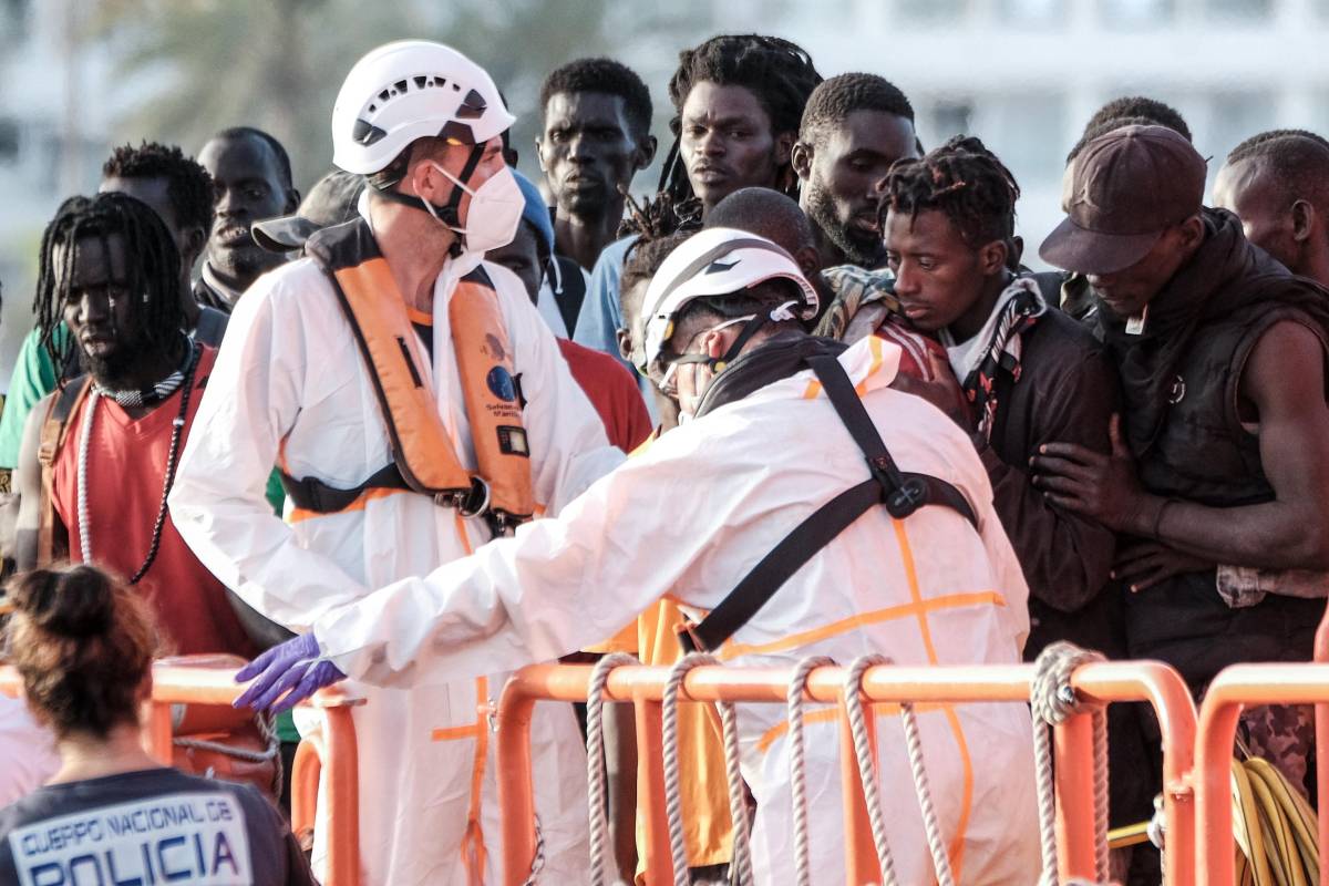 Partenze su del 600%: ora pure l'Ue certifica l'emergenza migranti