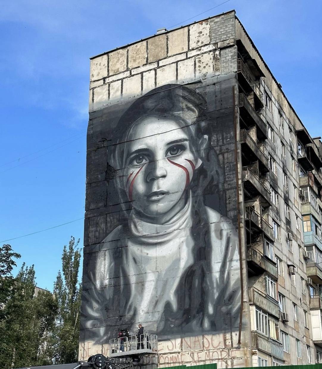 Jorit, il graffitaro finanziato dalla Campania che dipinge murales per gli occupanti russi