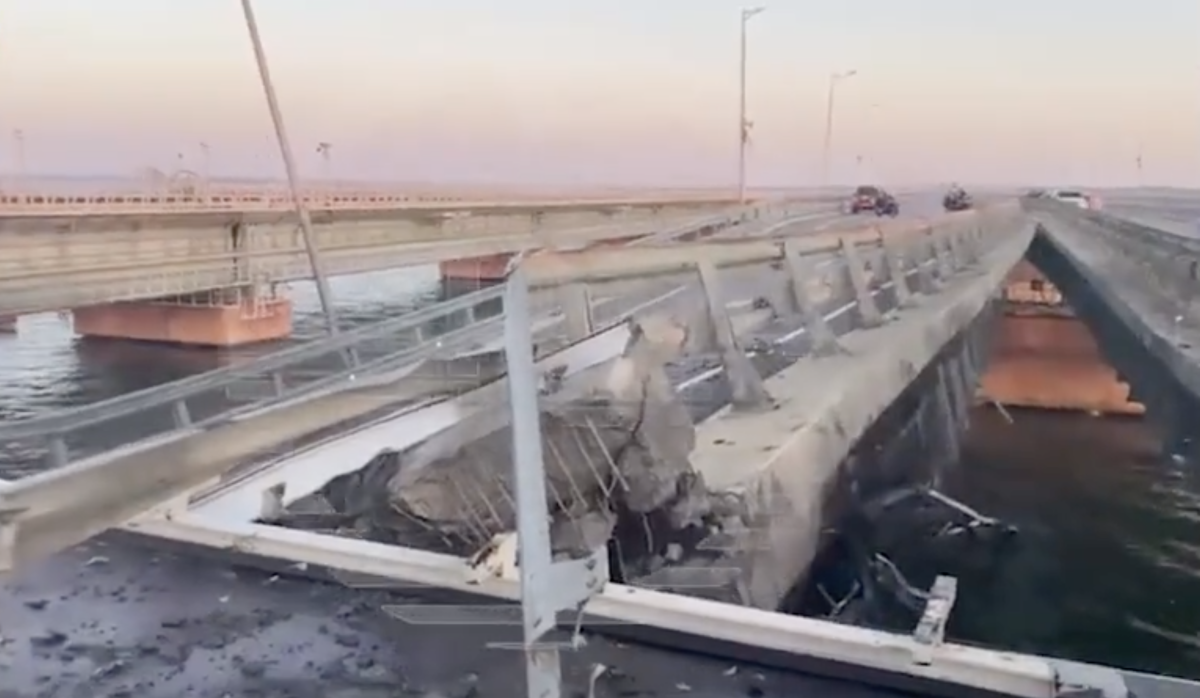 Alta tensione in Crimea, colpito il ponte di Kerch: cosa succede ora