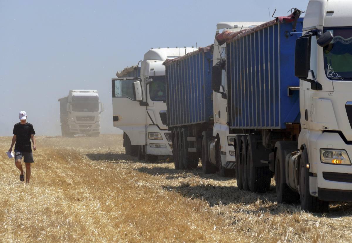 "Non è più in vigore". Mosca esce dall'accordo sul grano ucraino: cosa succede adesso
