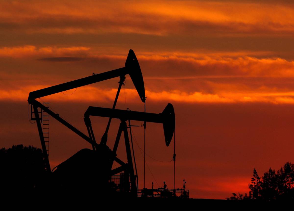 Il fantasma del '73 sul petrolio: cosa può succedere ai prezzi della benzina