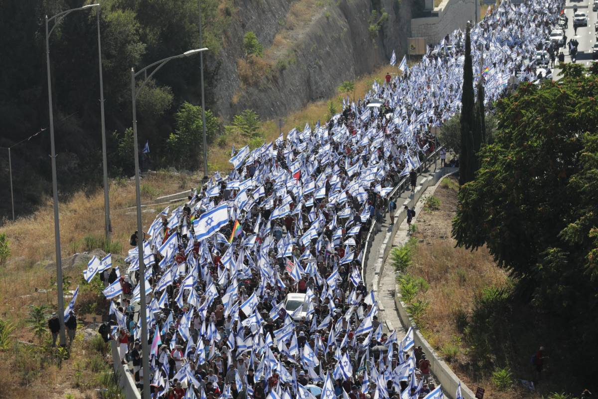 Israele, approvata la riforma della giustizia: migliaia in piazza contro il governo