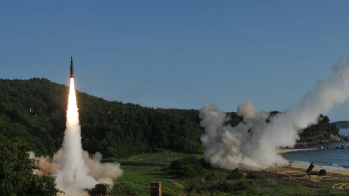 "Stanno arrivando": Usa pronti a inviare i missili a lungo raggio Atacms all'Ucraina