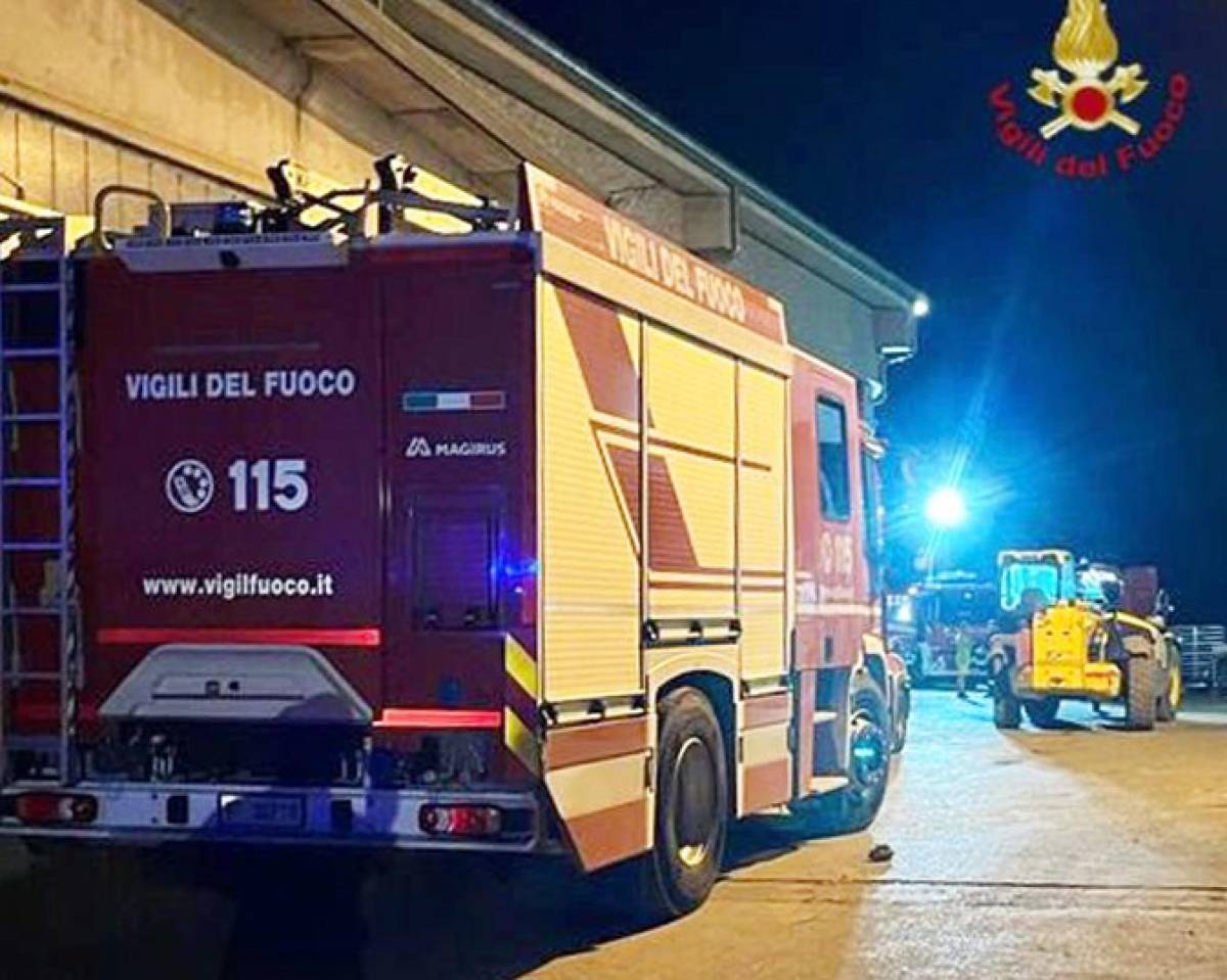 Schiacciato da 25mila forme di Grana nel caseificio