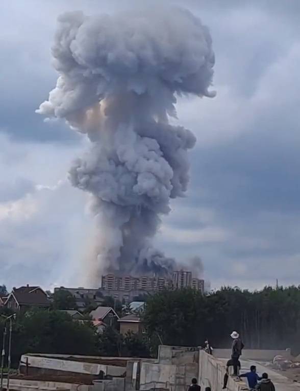 Errore umano o drone? Il giallo sulla nuova esplosione vicino a Mosca