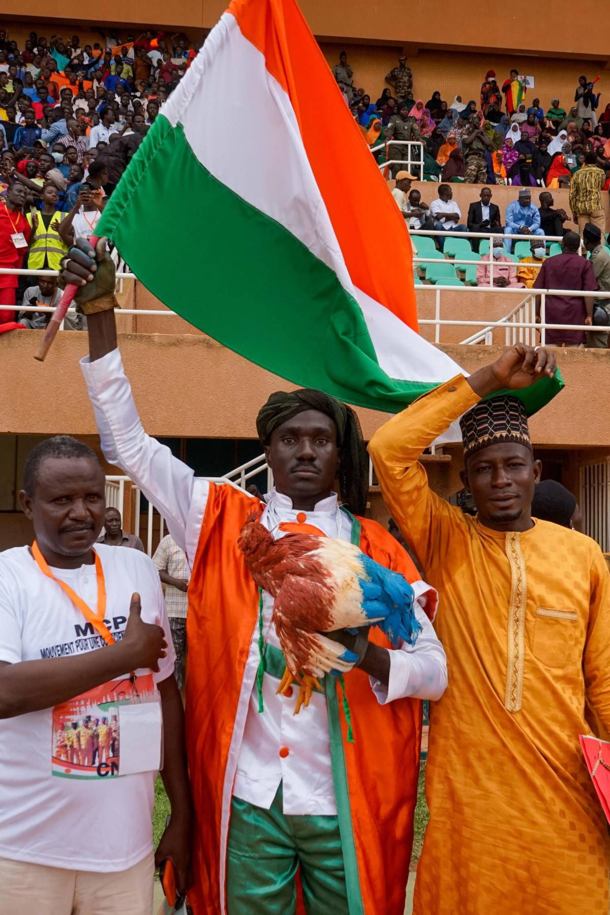 L'aereo, i "terroristi" e le accuse: i golpisti del Niger contro la Francia