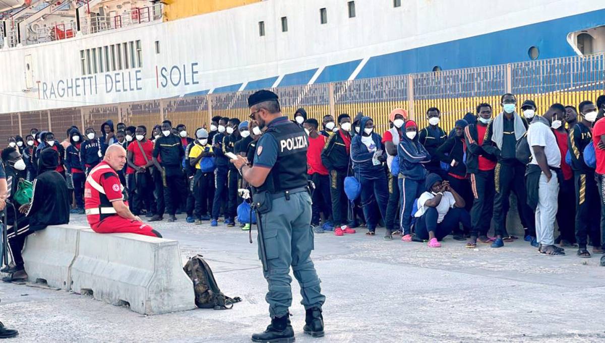 A Lampedusa ora è invasione. Mille arrivi in sole 24 ore