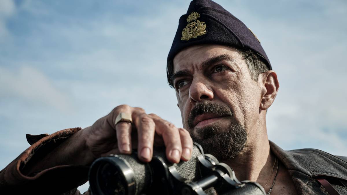 Comandante, un film sull'umanità del mare. Pierfrancesco Favino apre Venezia 80