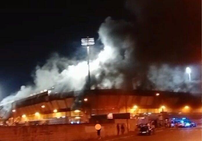 Incendio allo stadio di Taranto: giallo sui lavori mai completati