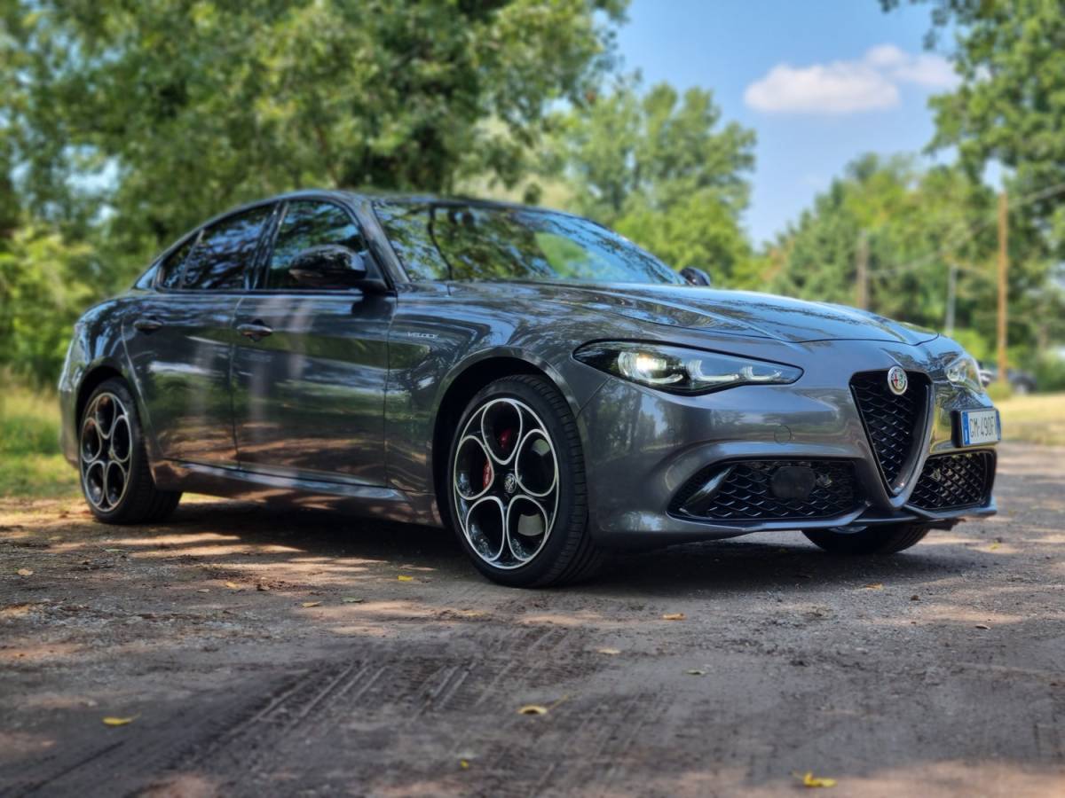 Nuova Alfa Romeo Giulia 2023: prova su strada, pregi e difetti del restyling. La miglior berlina? 