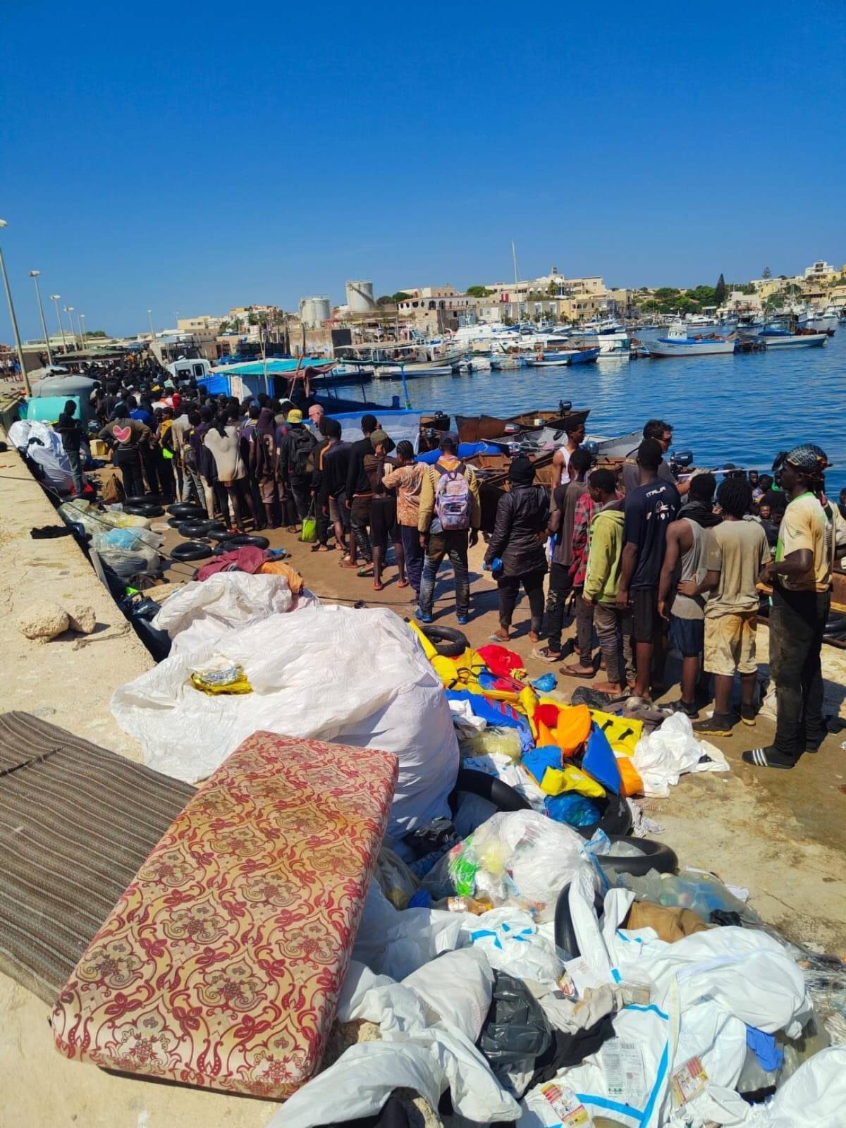 "Sembra un'invasione". Oltre 6mila migranti nell'hotspot di Lampedusa