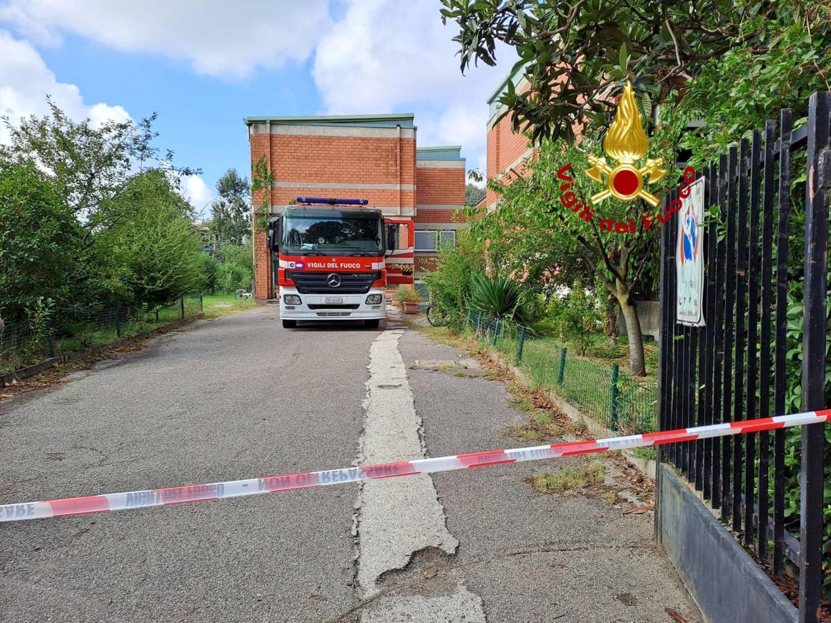 Scoppio di una caldaia in una scuola: 265 bimbi e maestri evacuati a Milano