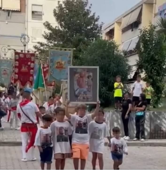 La processione dei bimbi per il boss ucciso: choc al rione Conocal di Ponticelli (Napoli)