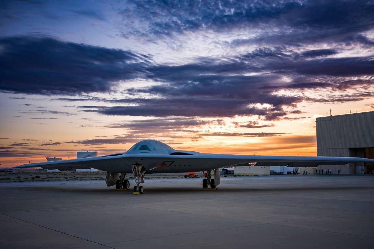 Usa svelano il B-21 Rider: cosa può fare il nuovo bombardiere nucleare