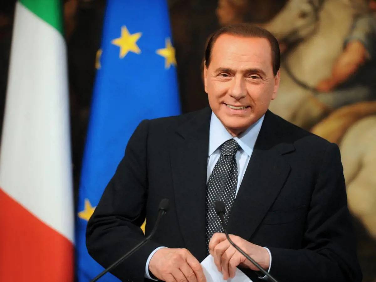 Berlusconi con i grandi al Famedio