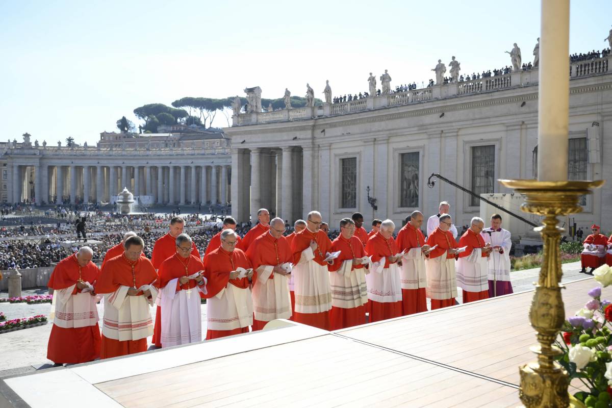 Tra i nuovi cardinali c'è anche il nunzio che si è tolto la croce per Napolitano