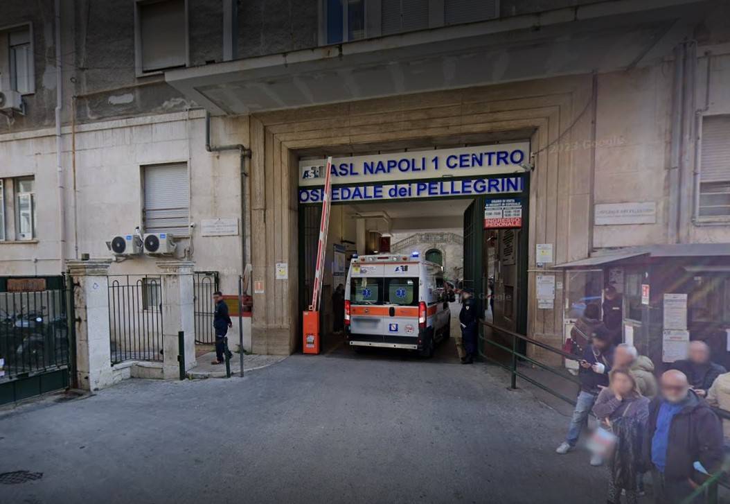 Napoli, ragazza di 17 anni in ospedale con una ferita al braccio: ipotesi lite familiare