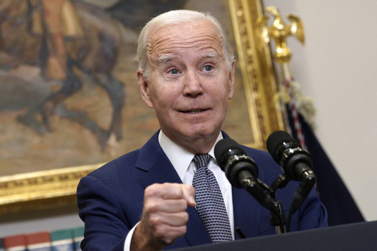 Biden: "Gli Usa non abbandoneranno Kiev". E bacchetta i Repubblicani: "Basta giocare con lo shutdown"