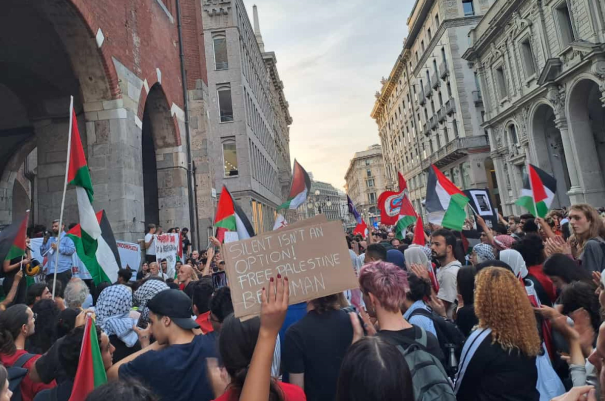 "Israele terrorista, Occidente ipocrita". A Milano il sit-in pro Palestina