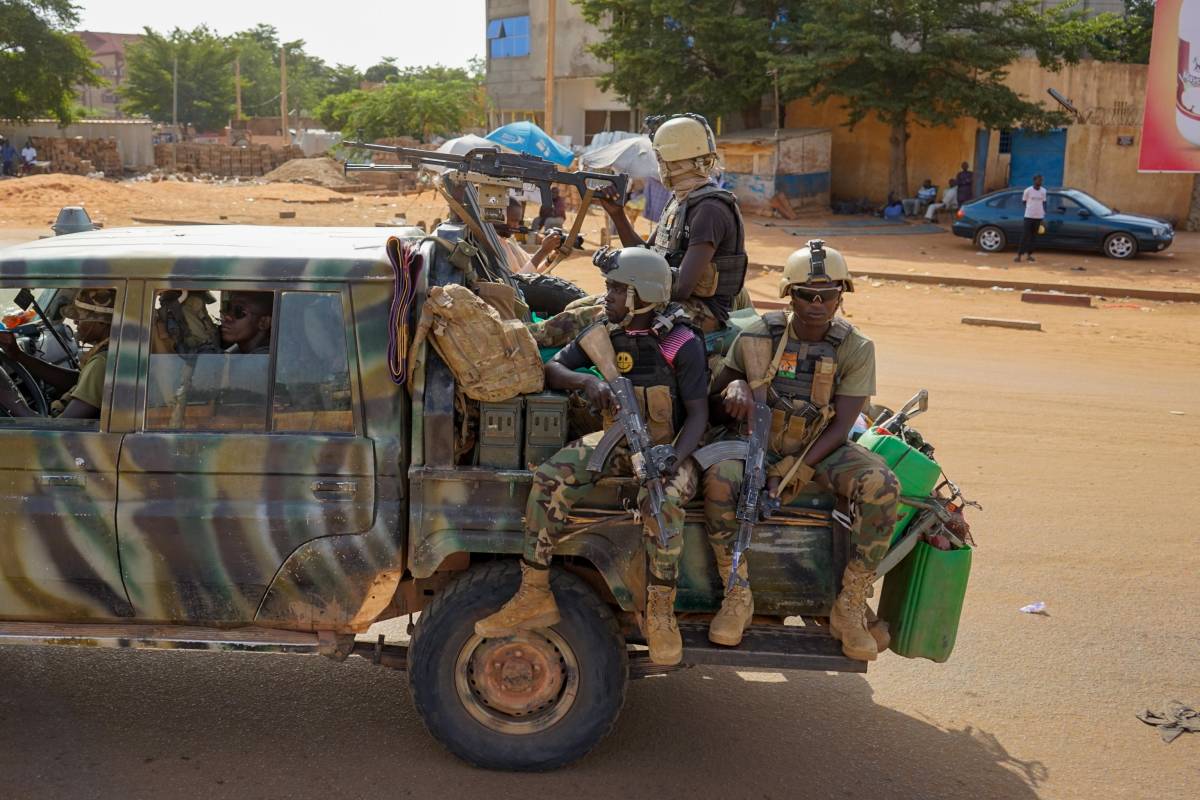 "Le truppe lasciano le basi": così la Francia inizia il ritiro dal Niger