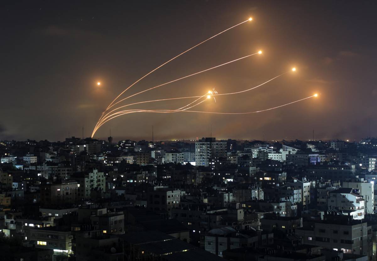 Gaza è al buio, mille morti. Colpito il cuore di Hamas. Israele, "governo di guerra"