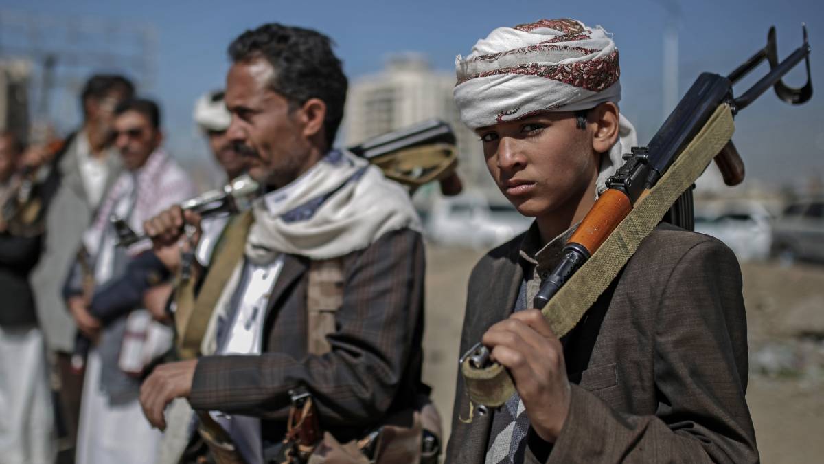 Gli Houthi, alleati dell'Iran e addestrati da Hezbollah. Il gruppo armato che terrorizza il Mar Rosso