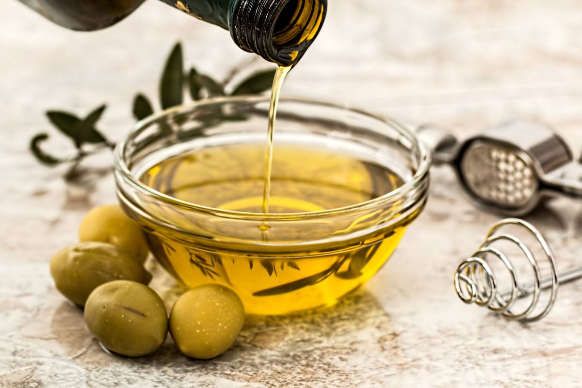 Olio d'oliva contraffatto e potenzialmente dannoso per la ...