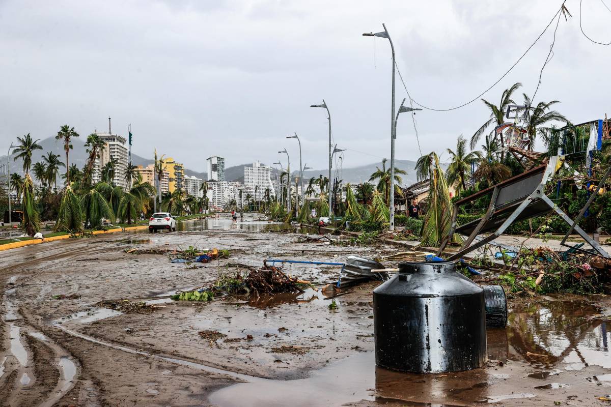 "Acapulco verrà rimessa in piedi", il presidente del Messico dopo l'uragano Otis