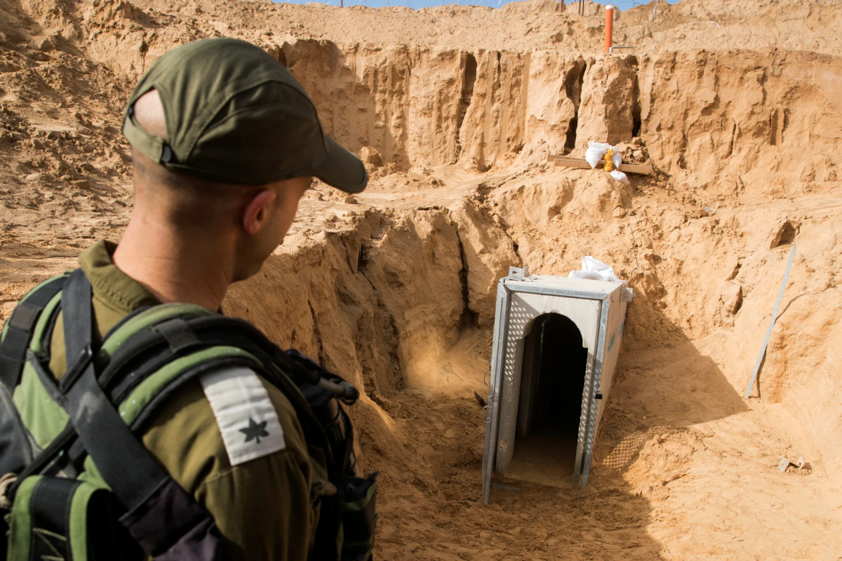 Tunnel, spie e commando. Una partita a scacchi giocata di nascosto per preparare la battaglia