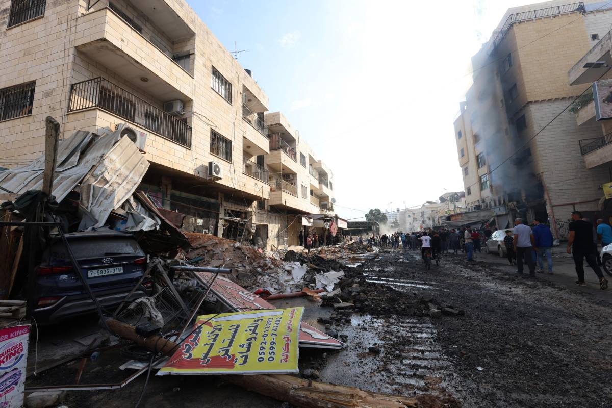 Scontri con Hamas a Gaza. Bombe israeliane su postazioni di Hezbollah in Libano - La diretta