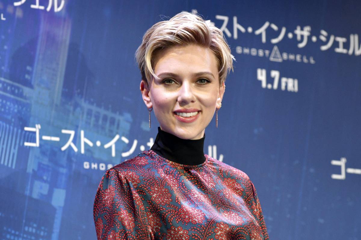 Scarlett Johansson fa causa all'intelligenza artificiale: "Basta usare il mio volto"