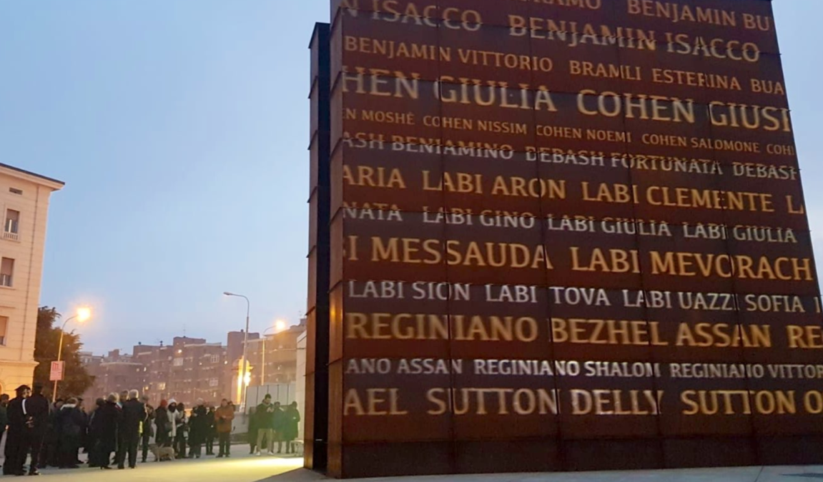 Bologna, sfregio al memoriale della Shoah: strappati i volantini sugli ostaggi di Hamas