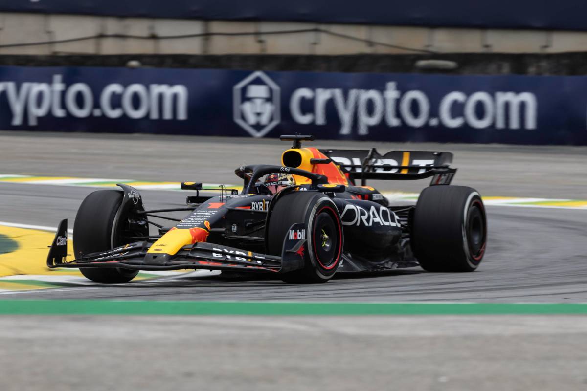 F1, Verstappen conquista la pole a Interlagos davanti a Leclerc