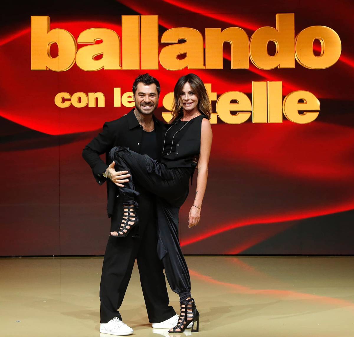 Paola Perego si fa male al ginocchio: finisce l'avventura a Ballando con le stelle