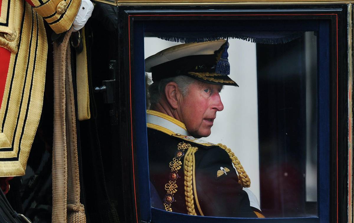 Re Carlo e il sondaggio sulla monarchia che spaventa Buckingham Palace