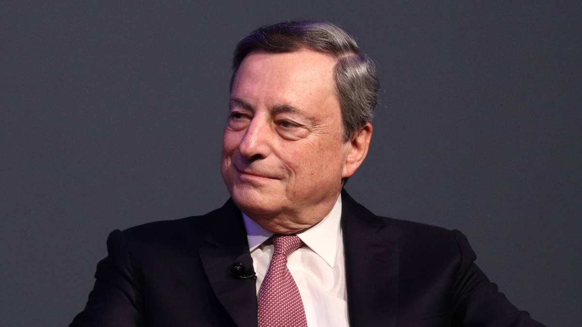 Draghi inchioda la Ue ai suoi errori: "Non deve arretrare sui suoi valori"
