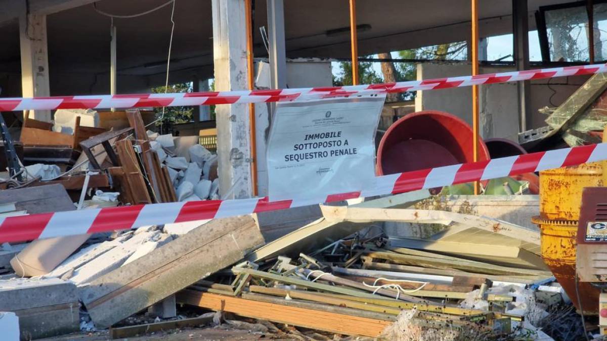 Viterbo, esplosione in un centro migranti. 31 feriti: "Forse una fuga di gas"