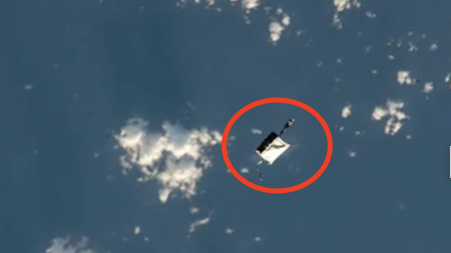 Le astronaute della Nasa perdono la cassetta degli attrezzi nello spazio. Perché è così pericolosa