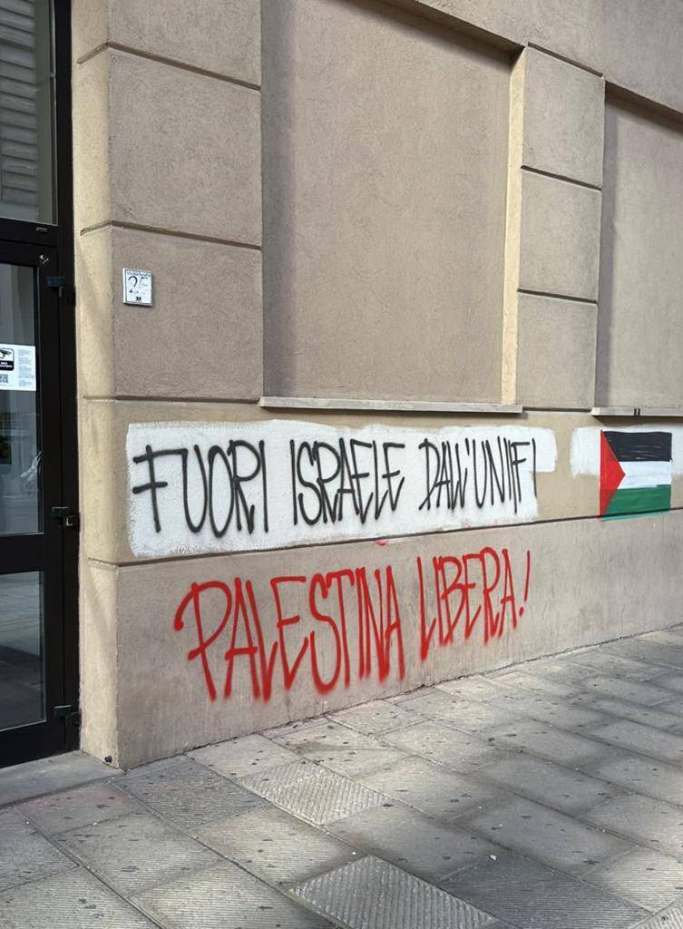 Università di Firenze, frasi antisemite e bandiera della Palestina: ennesimo sgarbo ad Israele