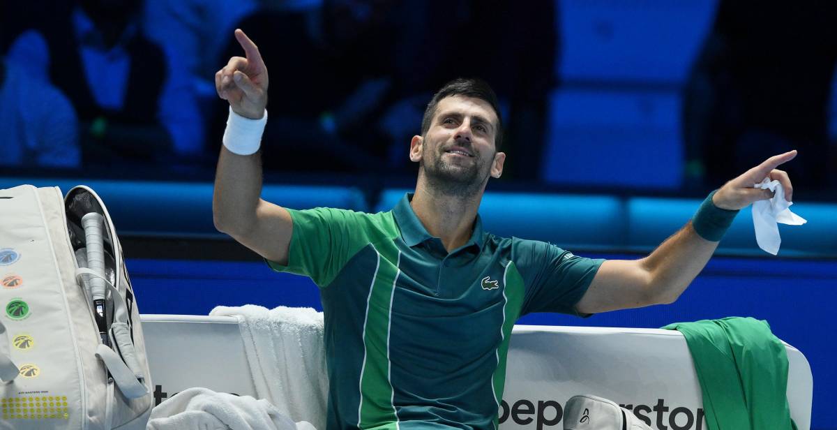 Le provocazioni di Djokovic fanno infuriare il pubblico (e il web): cosa è successo contro Sinner