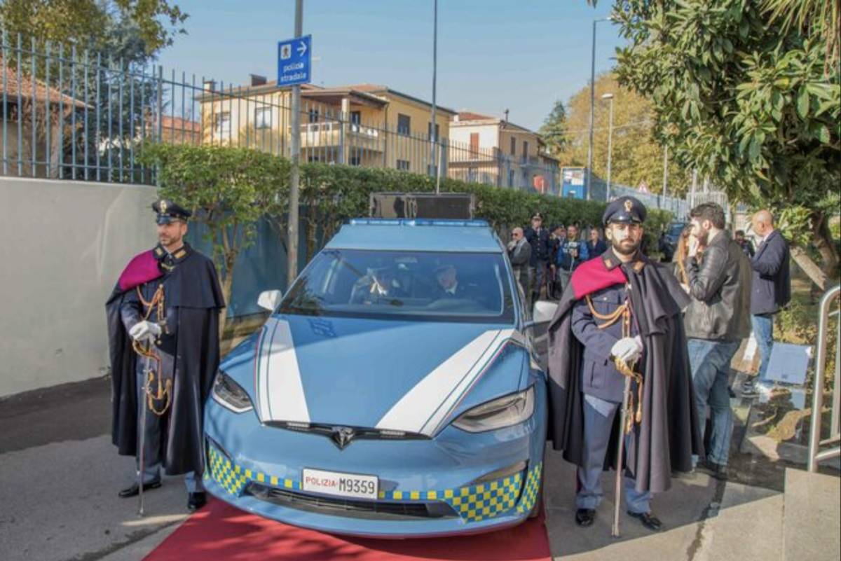Tesla Model X: in Veneto la prima elettrica della polizia stradale 